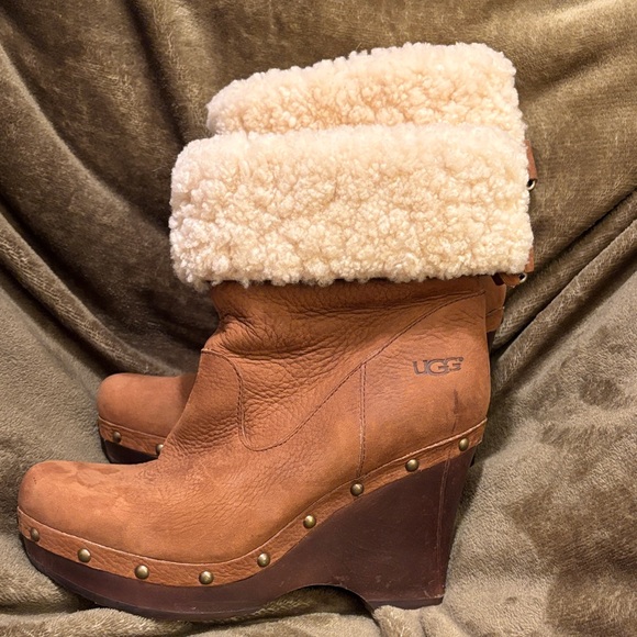 UGG Carnegie Wedge Women's Brown Leather Shearling Boots - Picture 6 of 6
